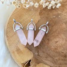 natuurlijke rozenkwarts edelsteen hanger met zachte roze tint